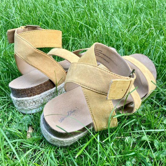 Yellow espadrilles sandals - Picture 6 of 8